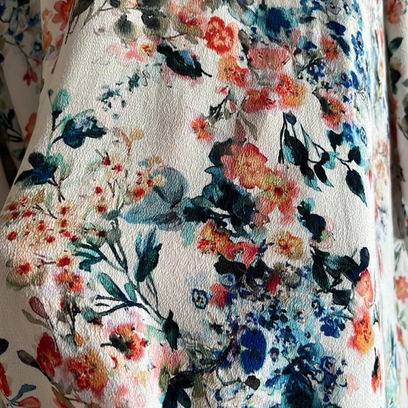Karen Kane made in USA floral flowy cold shoulder blouse w/ 3/4 length sleeves L - Picture 3 of 9